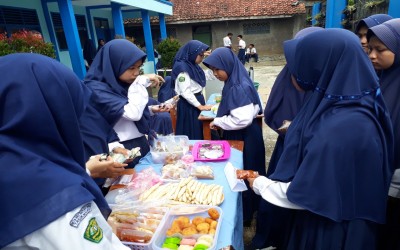 Semarak Bazar untuk menumbuhkan Jiwa Kewirausahaan